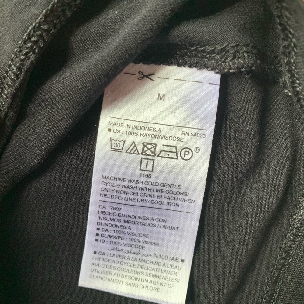 2 Old Navy Short Sleeve Tops - Picture 8 of 8